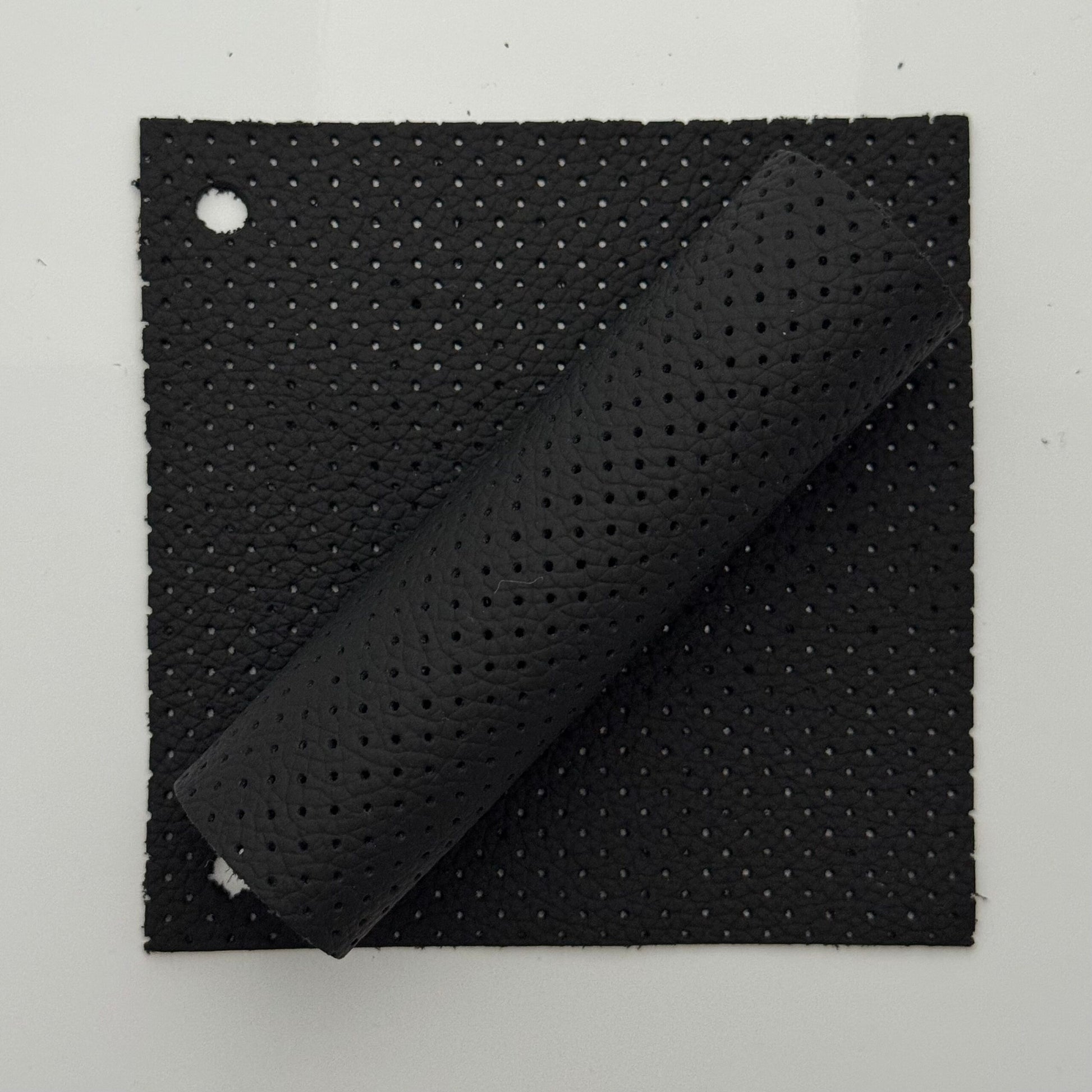 Perforiertes Autoleder MK3 Vienna schwarz – Strukturleder mit Lochung