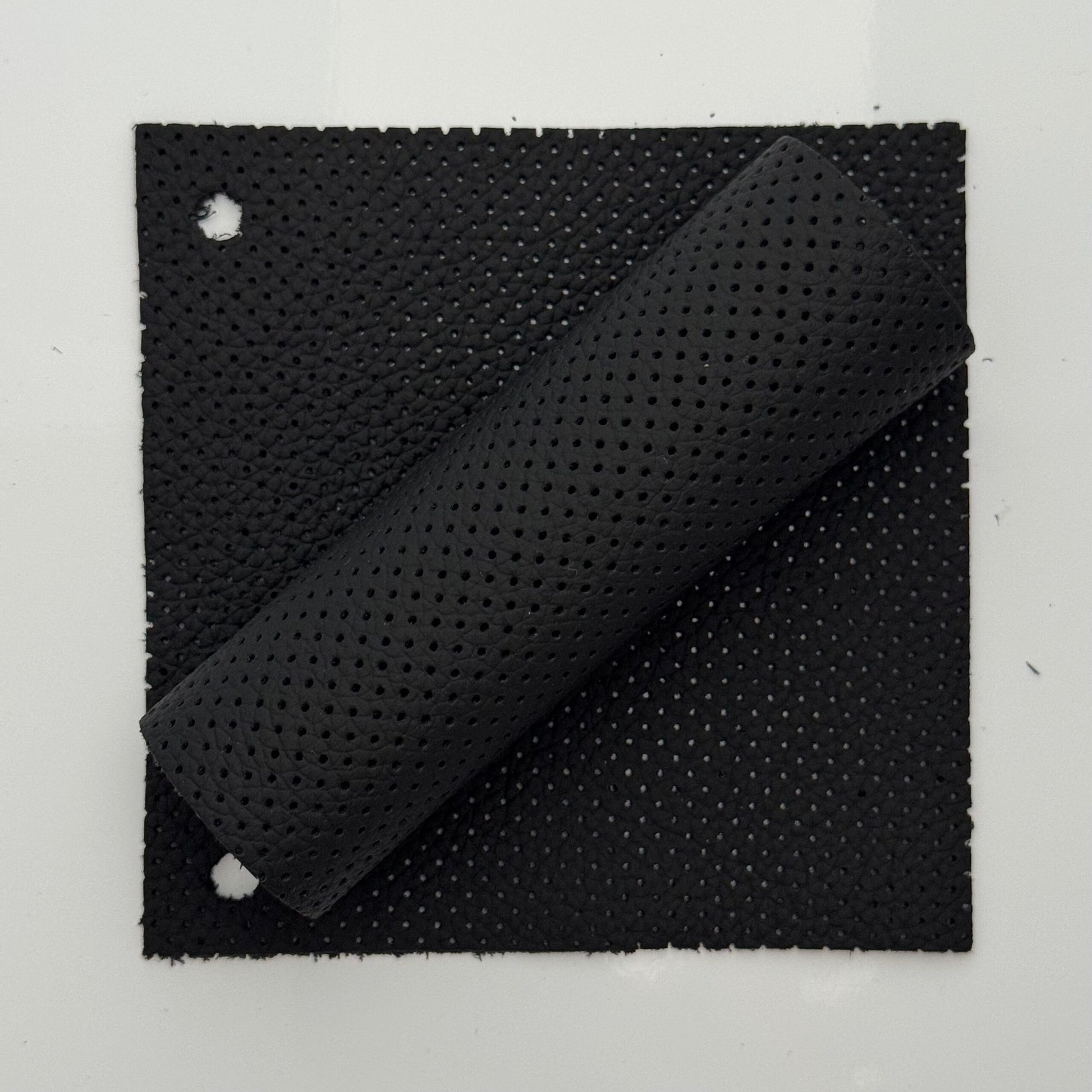 Perforiertes Autoleder MK10 Vienna schwarz – für klimatisierte Sitze