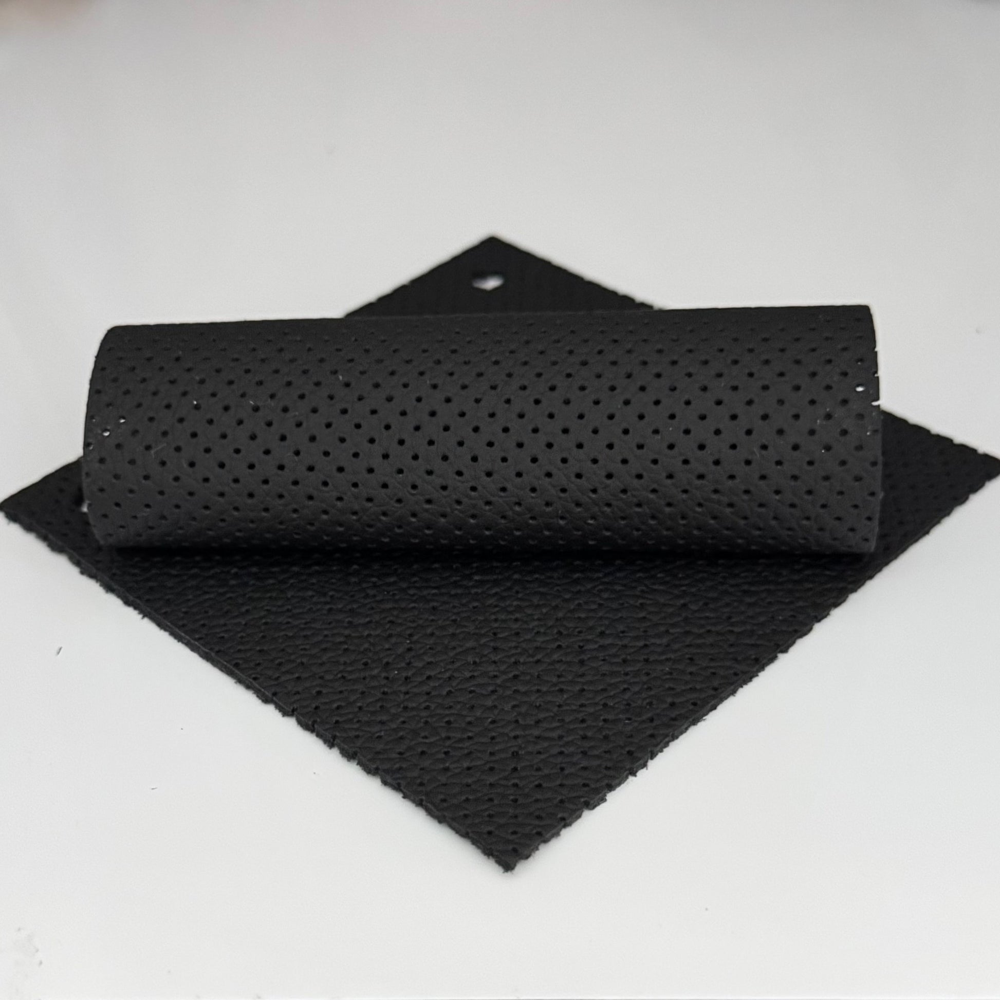 Perforiertes Autoleder MK10 Vienna schwarz – für klimatisierte Sitze