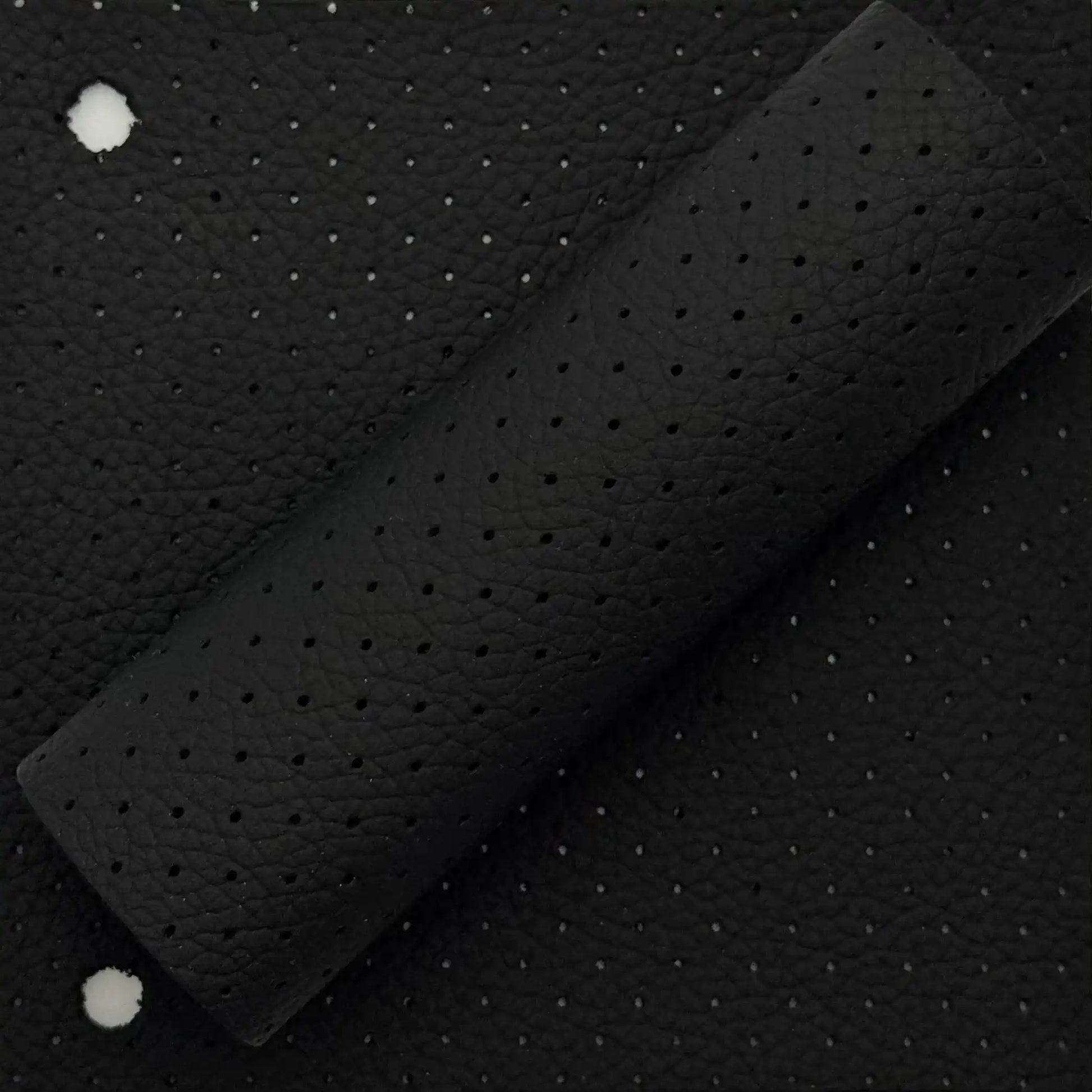 Perforiertes Autoleder MK1 Vienna schwarz – halbe und viertel Haut