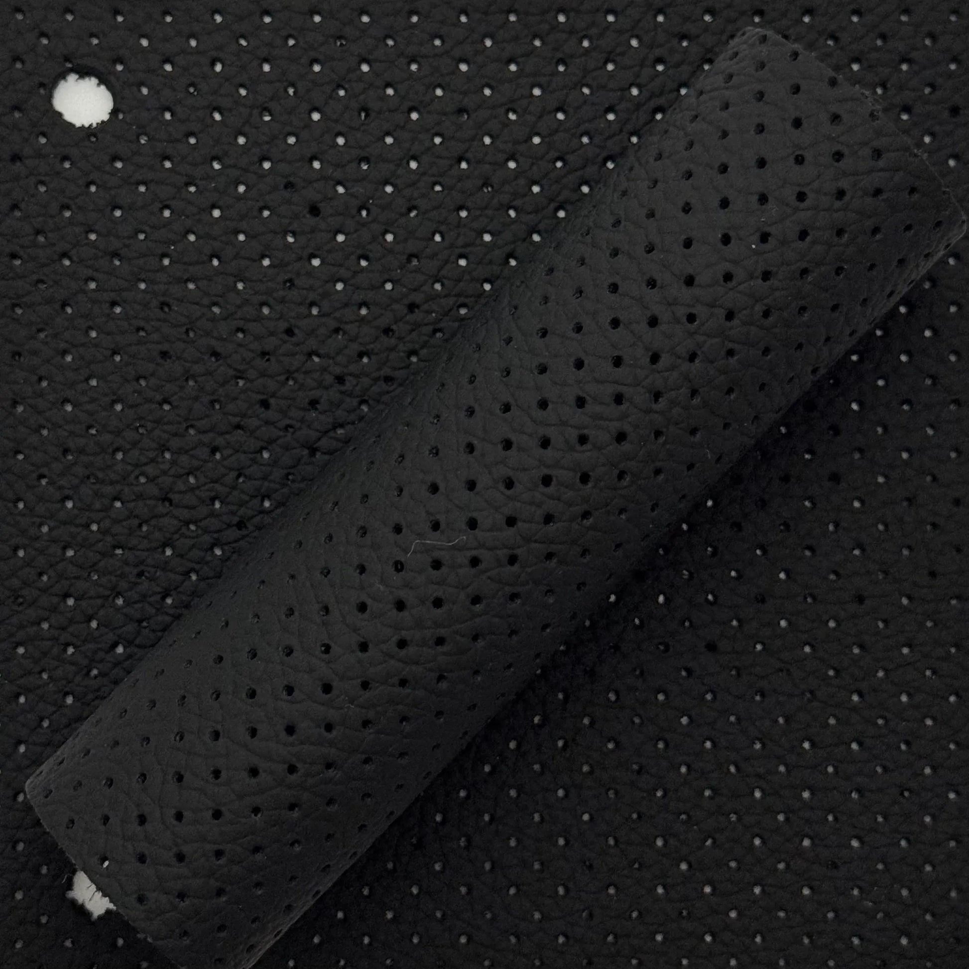 PERFORIERTES Leder MK3 | genarbt schwarz | 1/2 & 1/4 Haut | Echtleder Autoleder perforiert