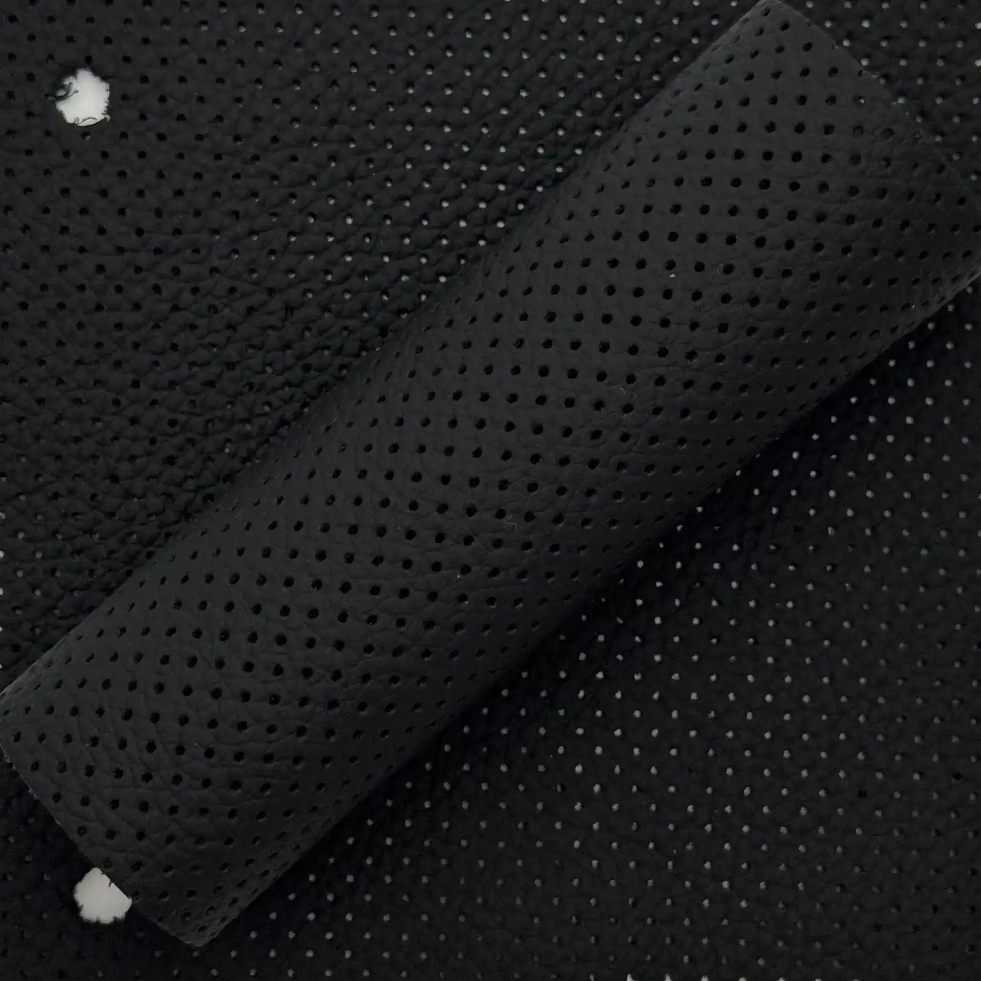 Perforiertes Autoleder MK10 Vienna schwarz – für klimatisierte Sitze