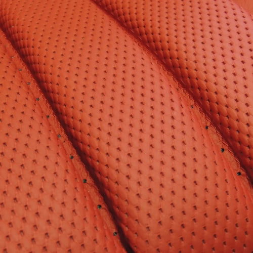 Mercedes-Benz Flechtnarbe Lederperforation in orangener Farbvariante