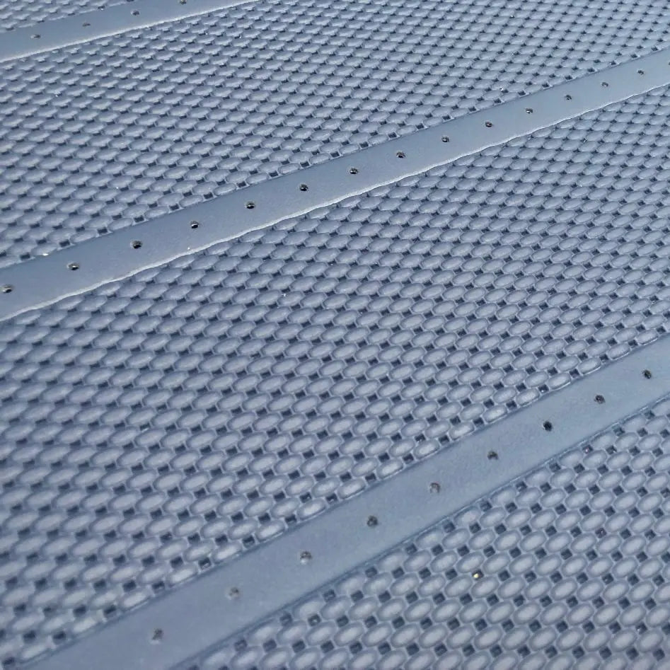 Detailansicht der originalgetreuen Mercedes-Benz Flechtnarbe Lederperforation