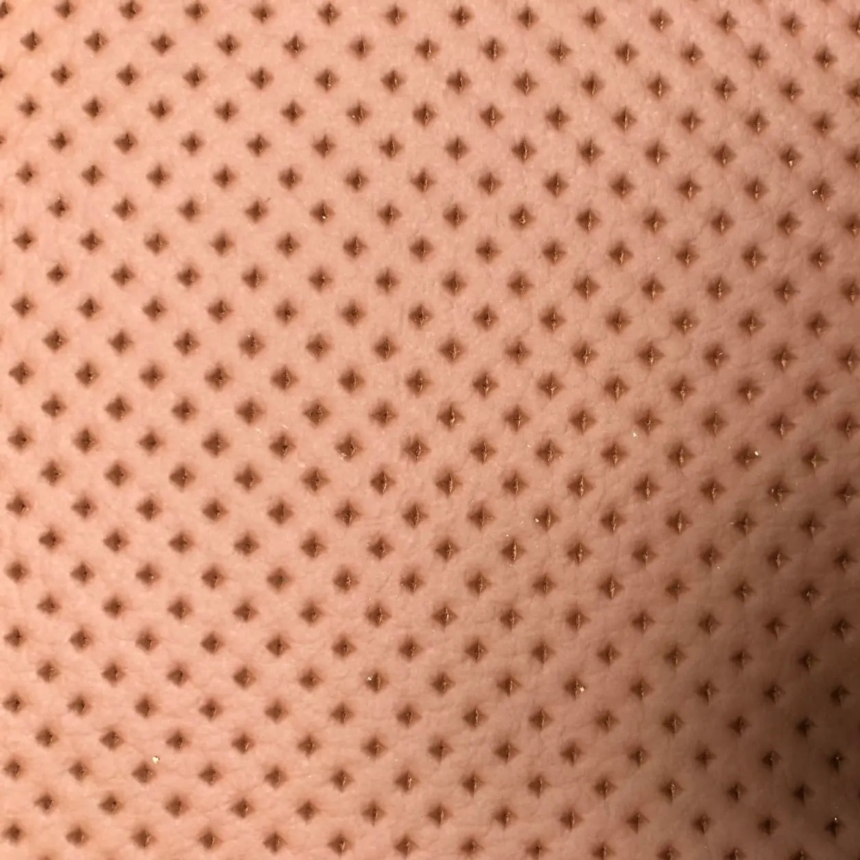 Mercedes-Benz Rosettenperforation im Leder für klassische Oldtimer-Innenausstattungen